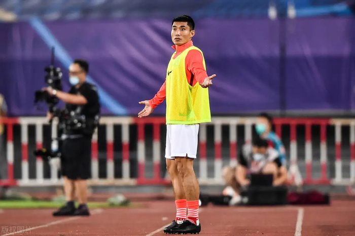 清晨广州队完成体检：欧超杯节点到来，质疑声仍在，轮换策略成焦点的简单介绍